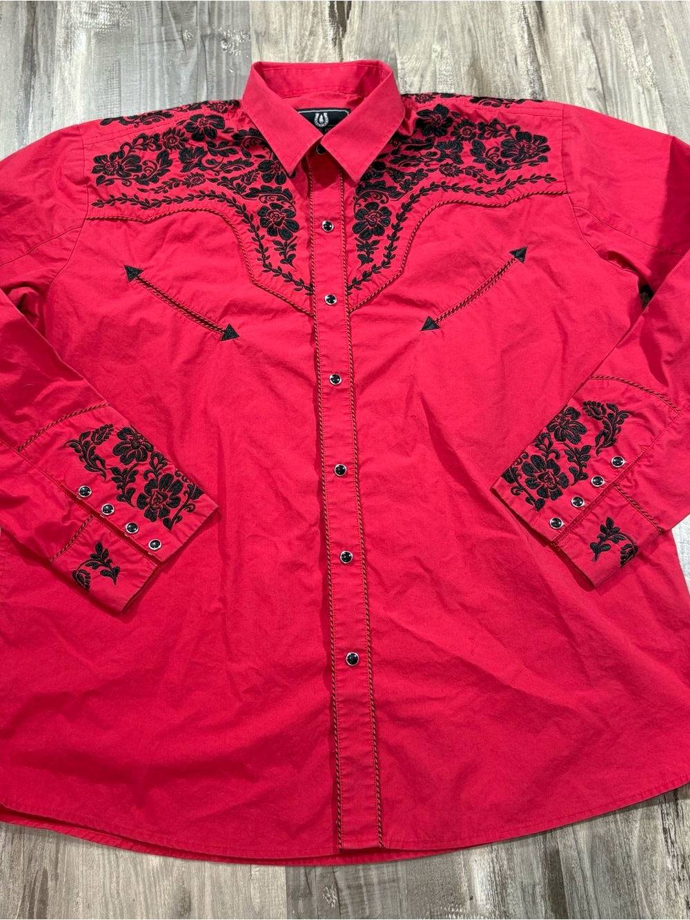 Red Western Embroidered Red/ Black Snap Buttons Salvaje Oeste SZ XL
